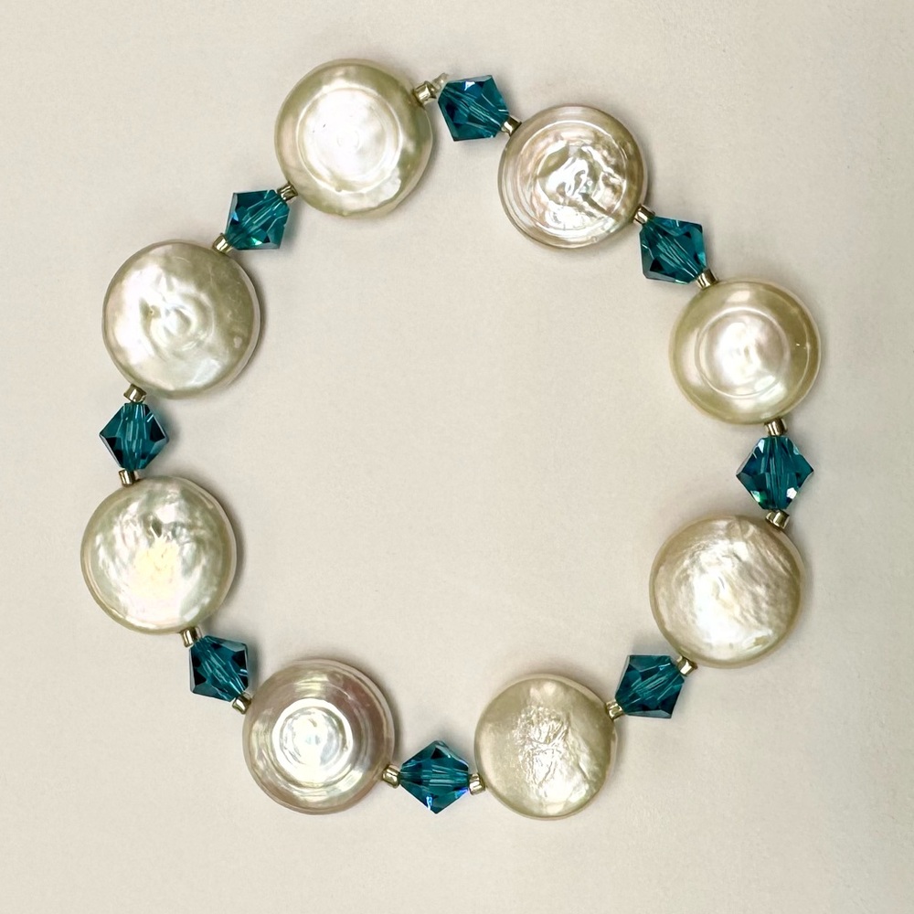 Elegant Pearl and Blue Crystal Bracelet